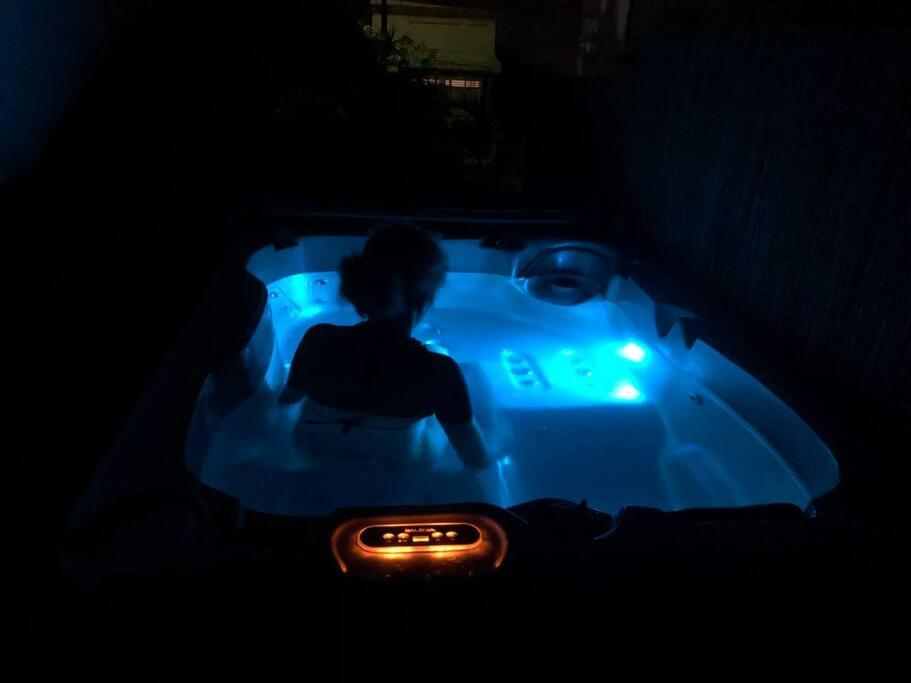 Logement Dans Un Lieu Calme Et Verdoyant A Proximite De Tout Avec Jacuzzi!!! Basse-Terre Exterior foto